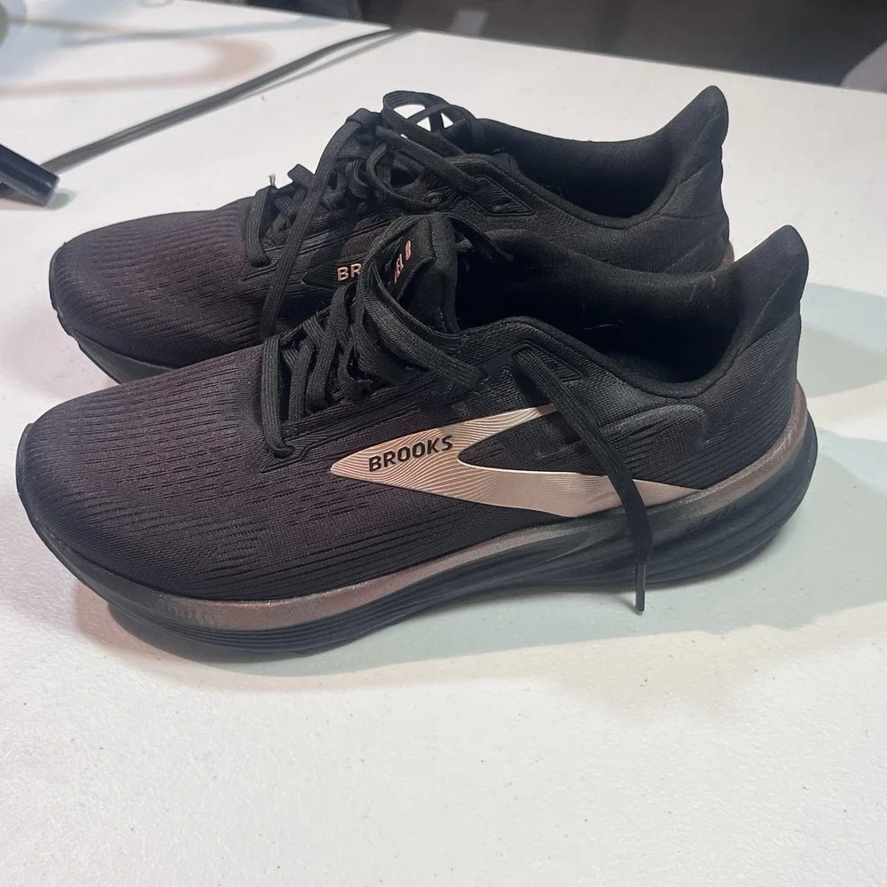 Brooks Revel 8 Shoes Womens Size 8.5Black Rose Gold Running Sneakers 1204561B043